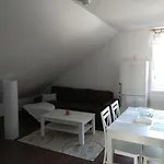 Pod Lesem Apartment